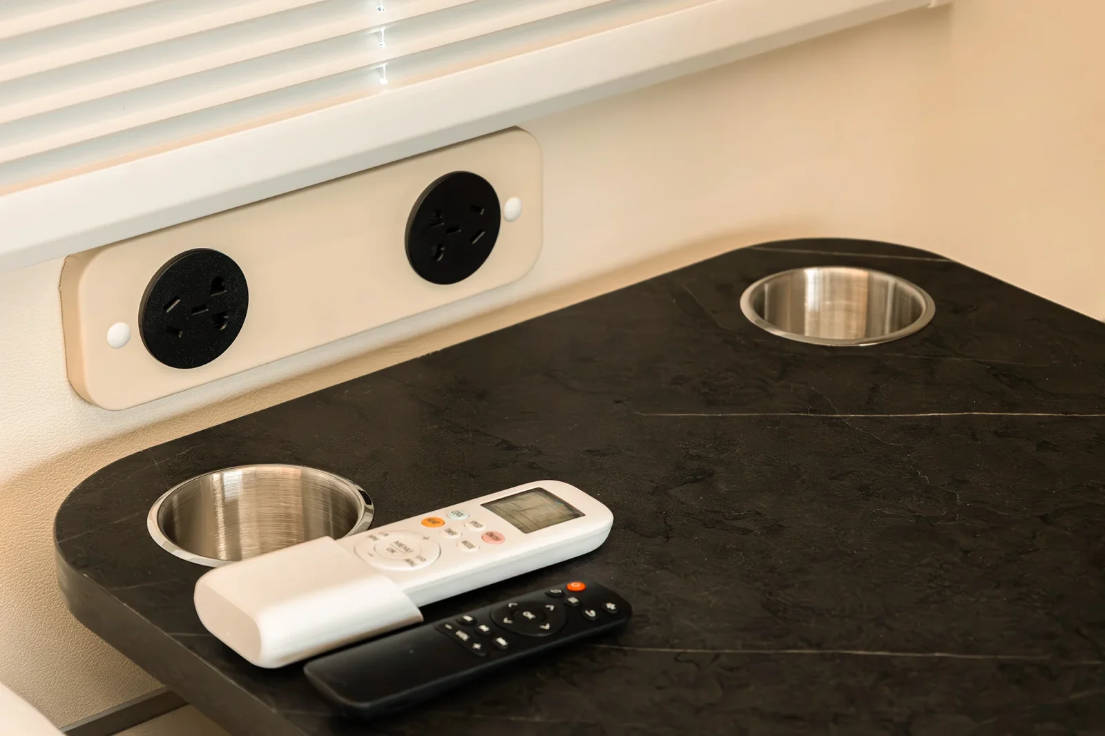 Huren Changan Hunter RV Grijs 2025 in Abu Dhabi - 16 