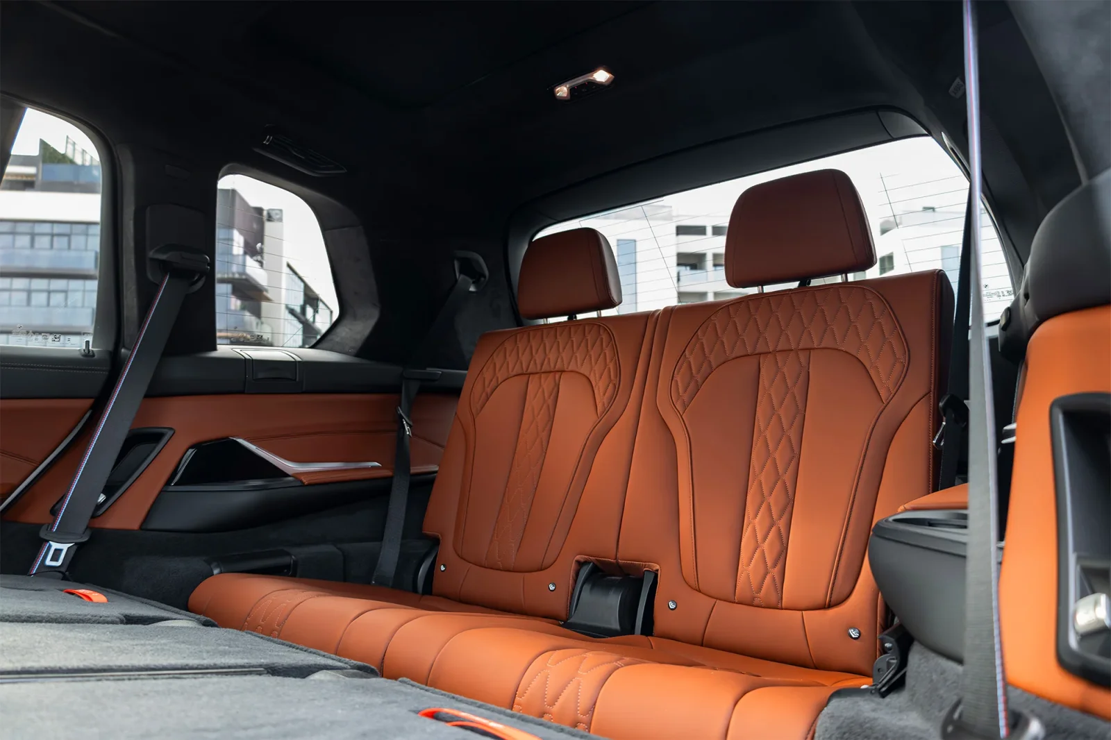 Huren BMW X7 40i Wit 2025 in Abu Dhabi - 19 