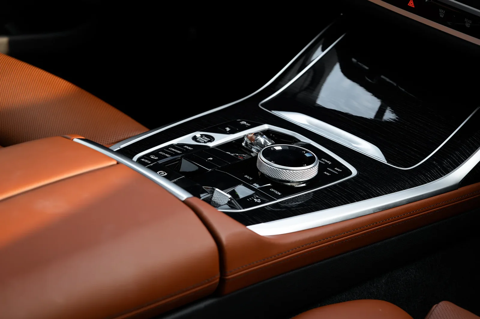 Huren BMW X7 40i Wit 2025 in Abu Dhabi - 8 