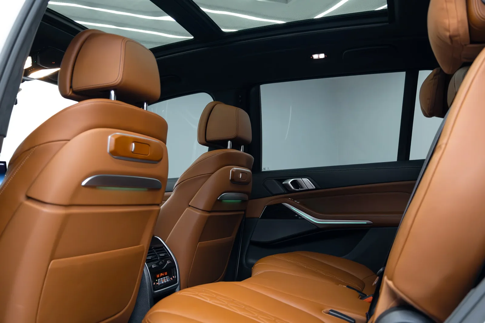 Miete BMW X7 40i Weiß 2025 in der Abu Dhabi - 5 