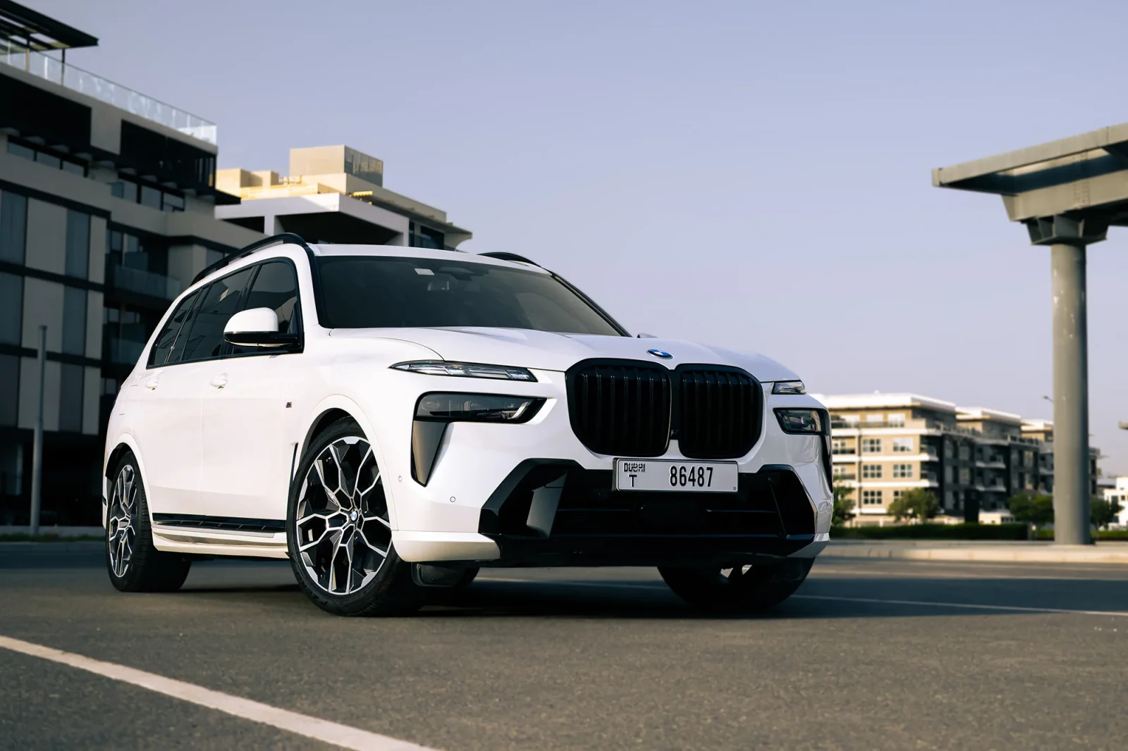 Huren BMW X7 40i Wit 2025 in Abu Dhabi - 15 