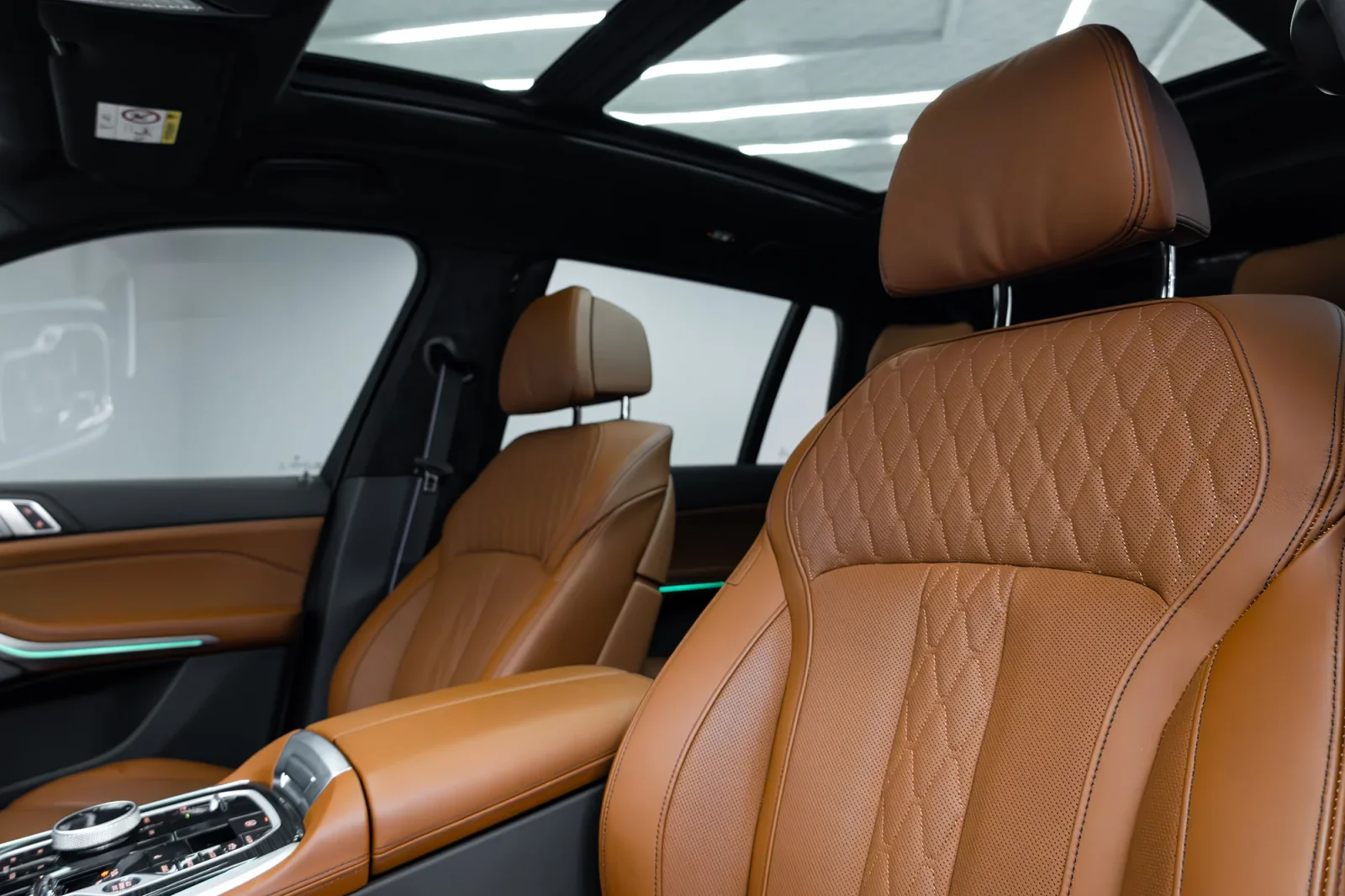 Miete BMW X7 40i Weiß 2025 in der Abu Dhabi - 4 