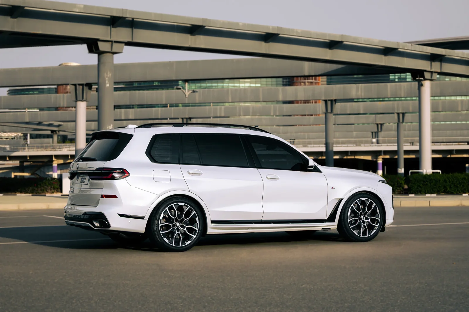 Huren BMW X7 40i Wit 2025 in Abu Dhabi - 14 