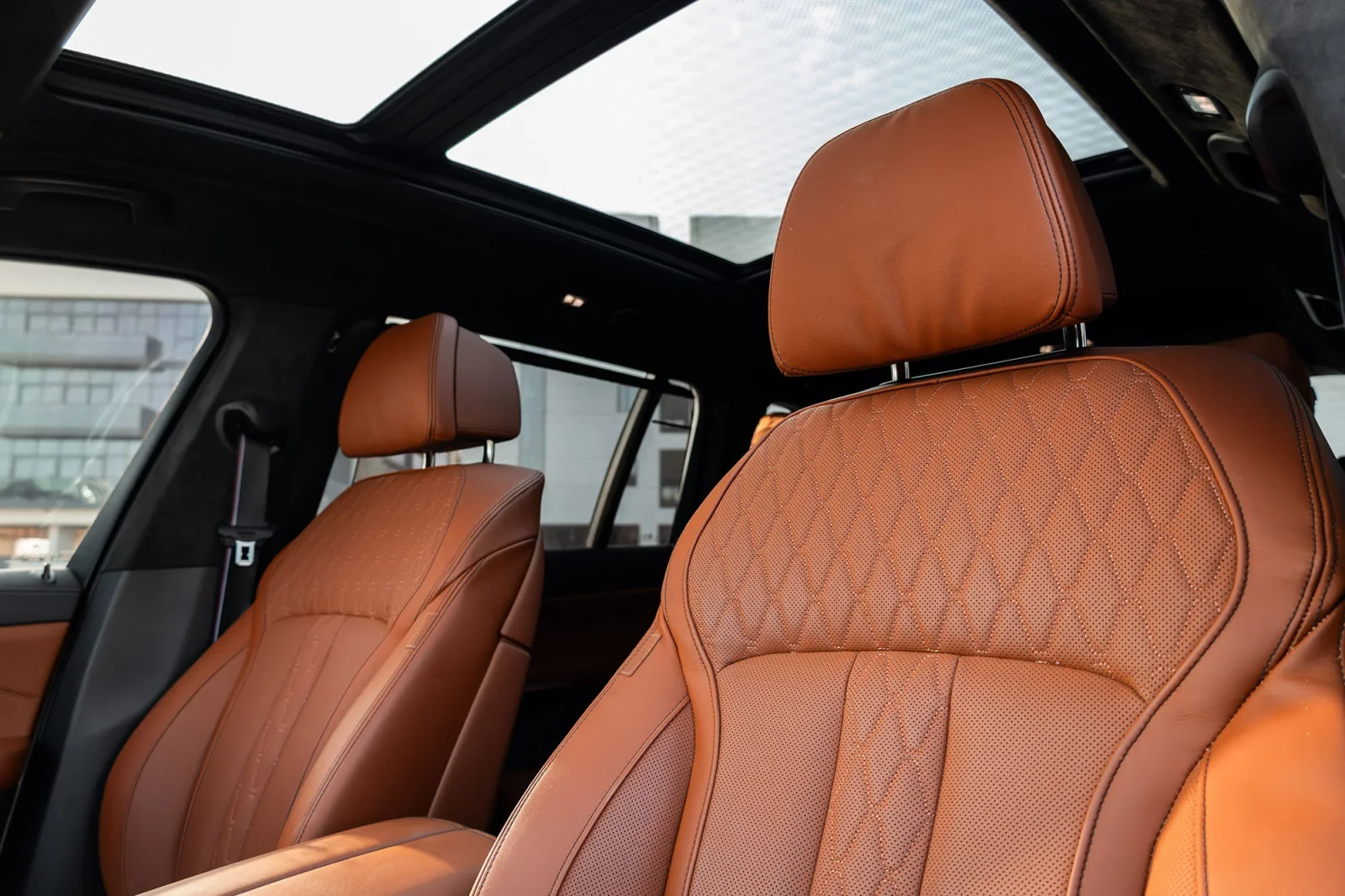 Huren BMW X7 40i Wit 2025 in Abu Dhabi - 10 