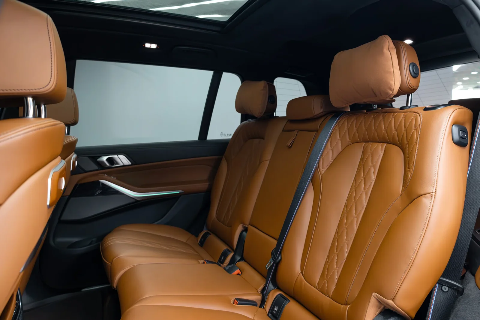 Miete BMW X7 40i Weiß 2025 in der Abu Dhabi - 6 