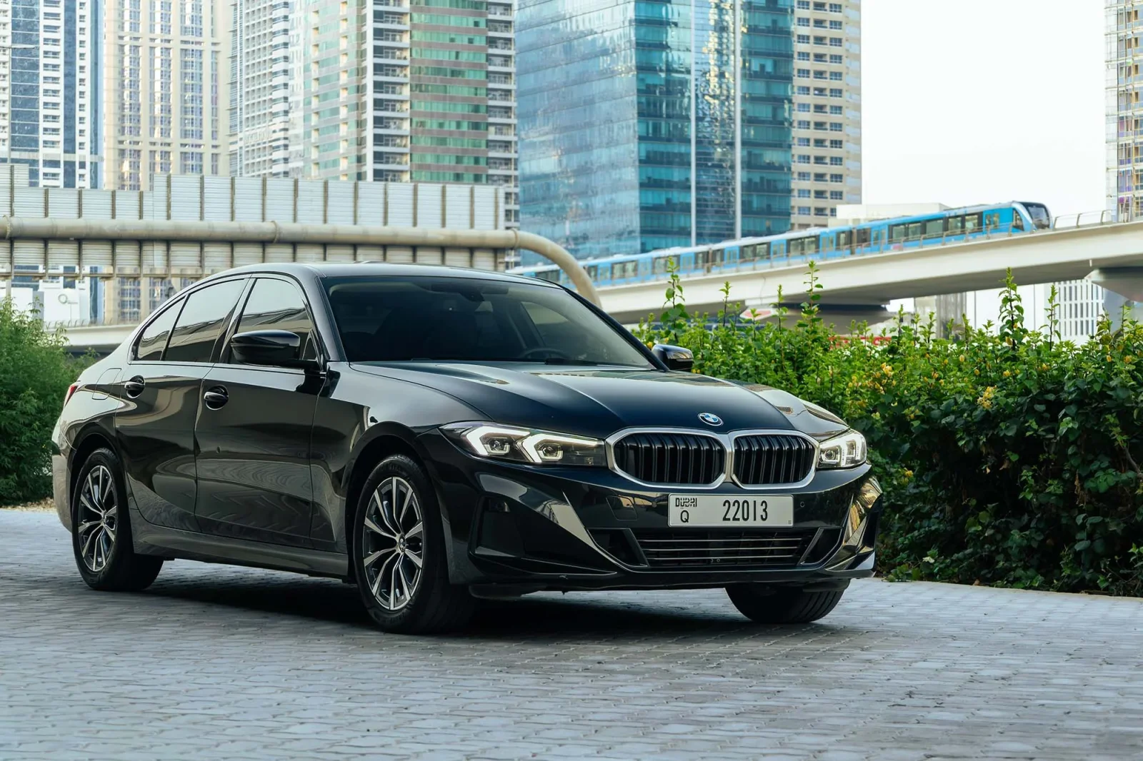 Huren BMW 3-Series 318i Zwart 2025 in Abu Dhabi