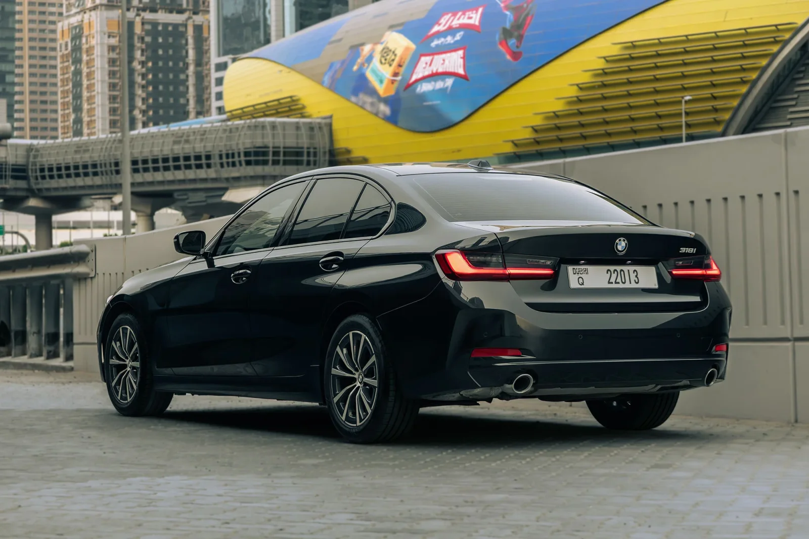 Huren BMW 3-Series 318i Zwart 2025 in Abu Dhabi - 6 
