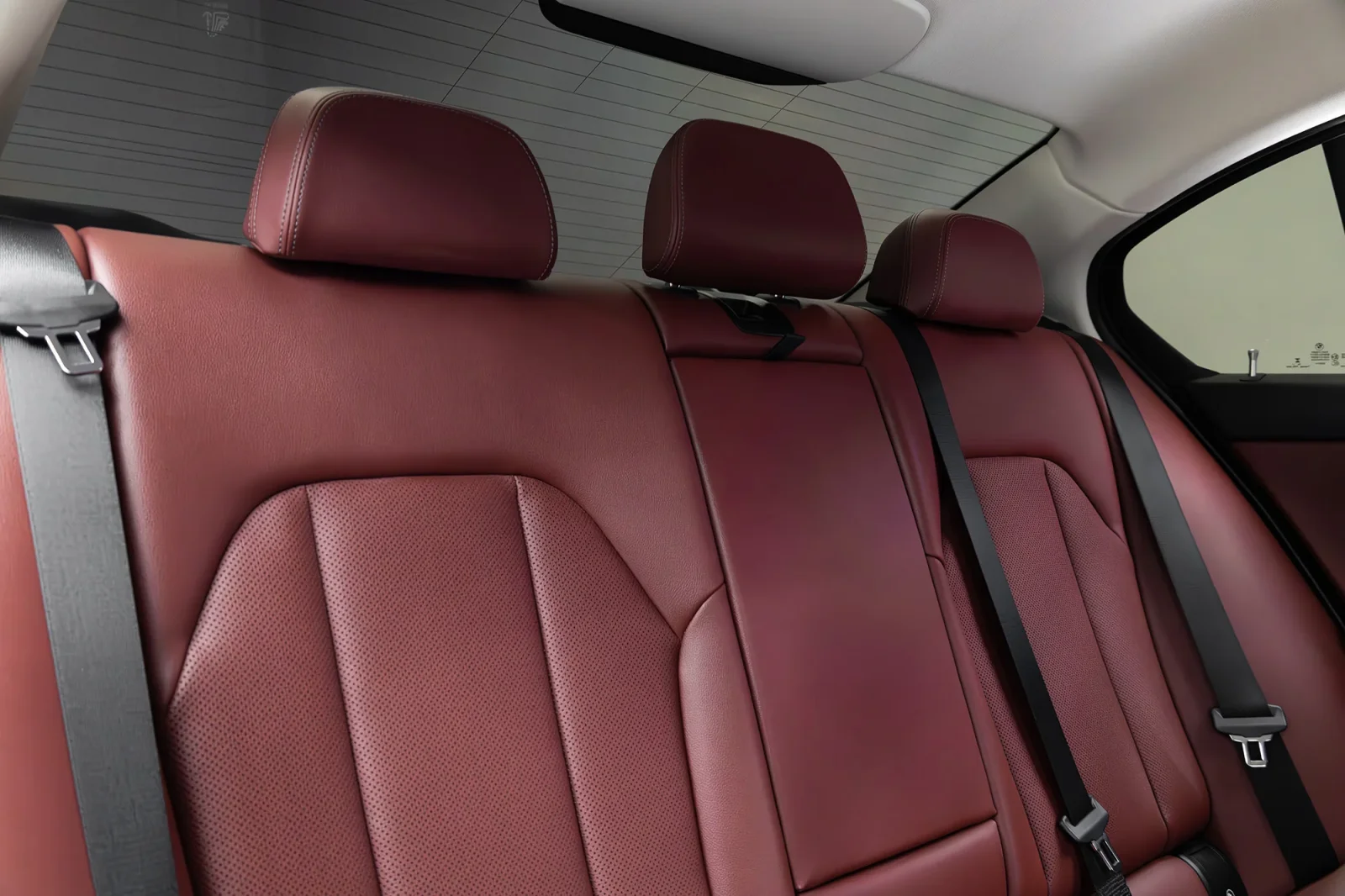 Loyer BMW 3-Series 318i Noir 2025 en Abou Dabi - 5 