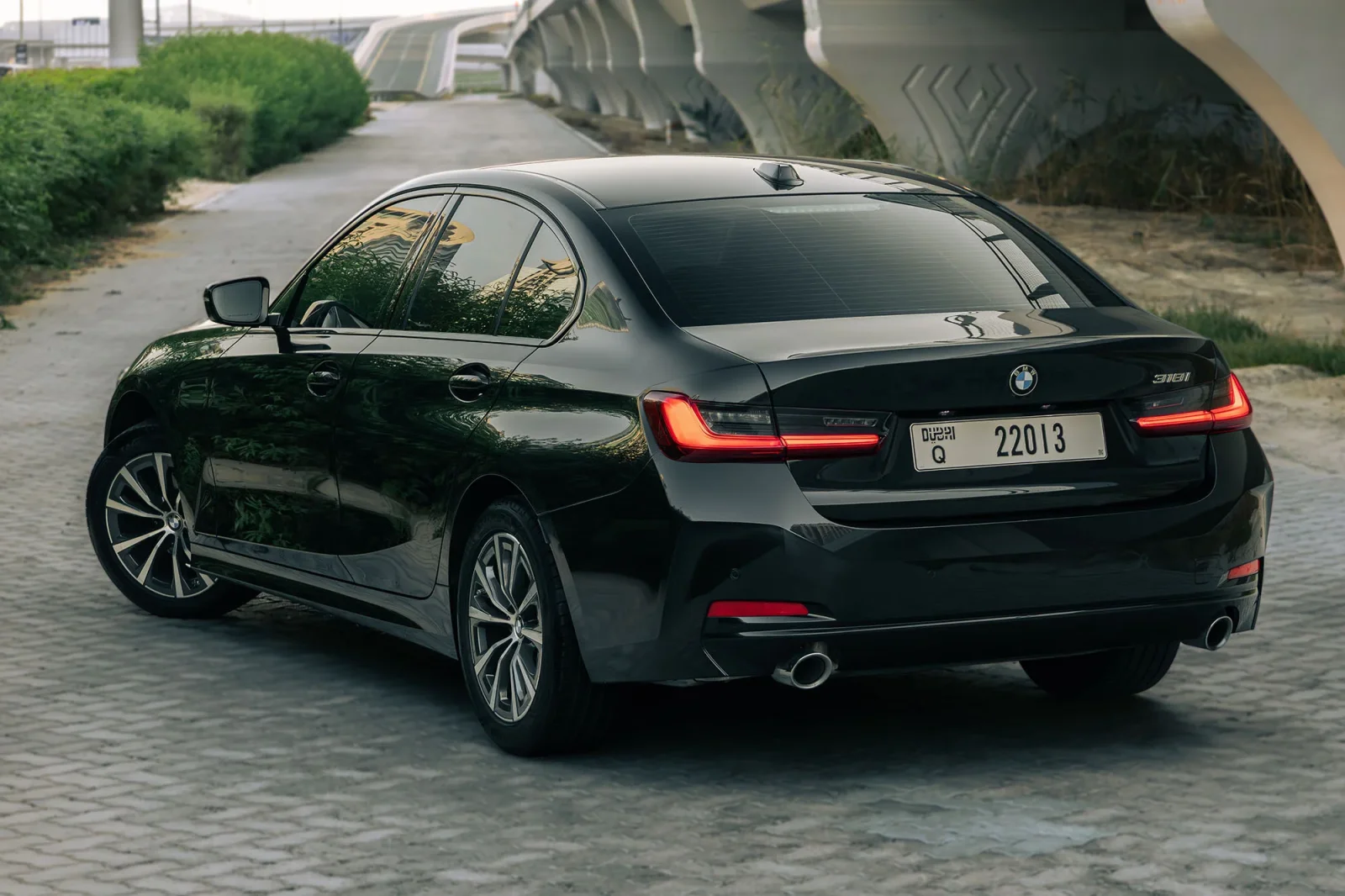 Huren BMW 3-Series 318i Zwart 2025 in Abu Dhabi - 8 