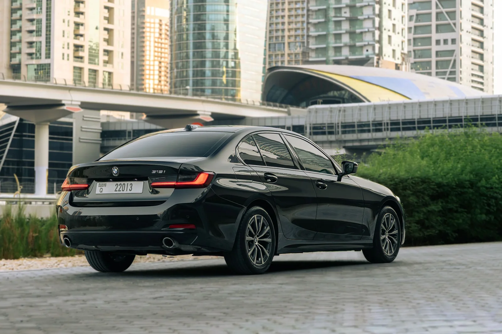 Huren BMW 3-Series 318i Zwart 2025 in Abu Dhabi - 13 