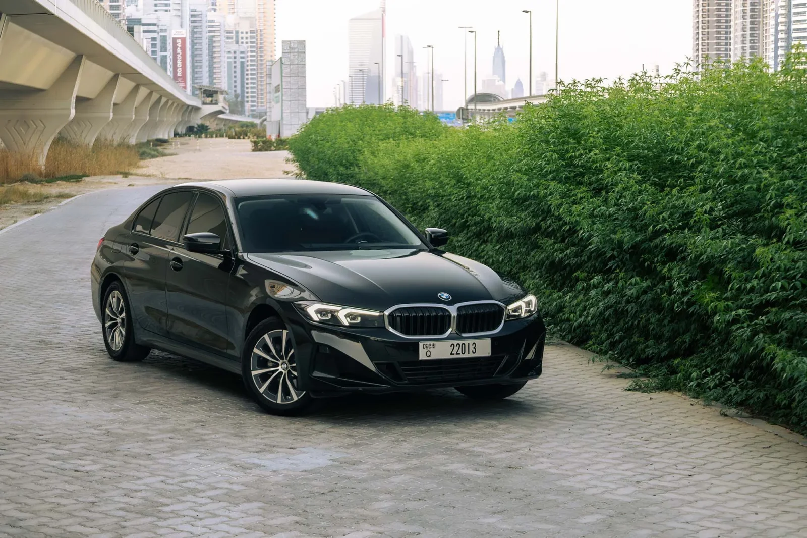 Huren BMW 3-Series 318i Zwart 2025 in Abu Dhabi - 14 