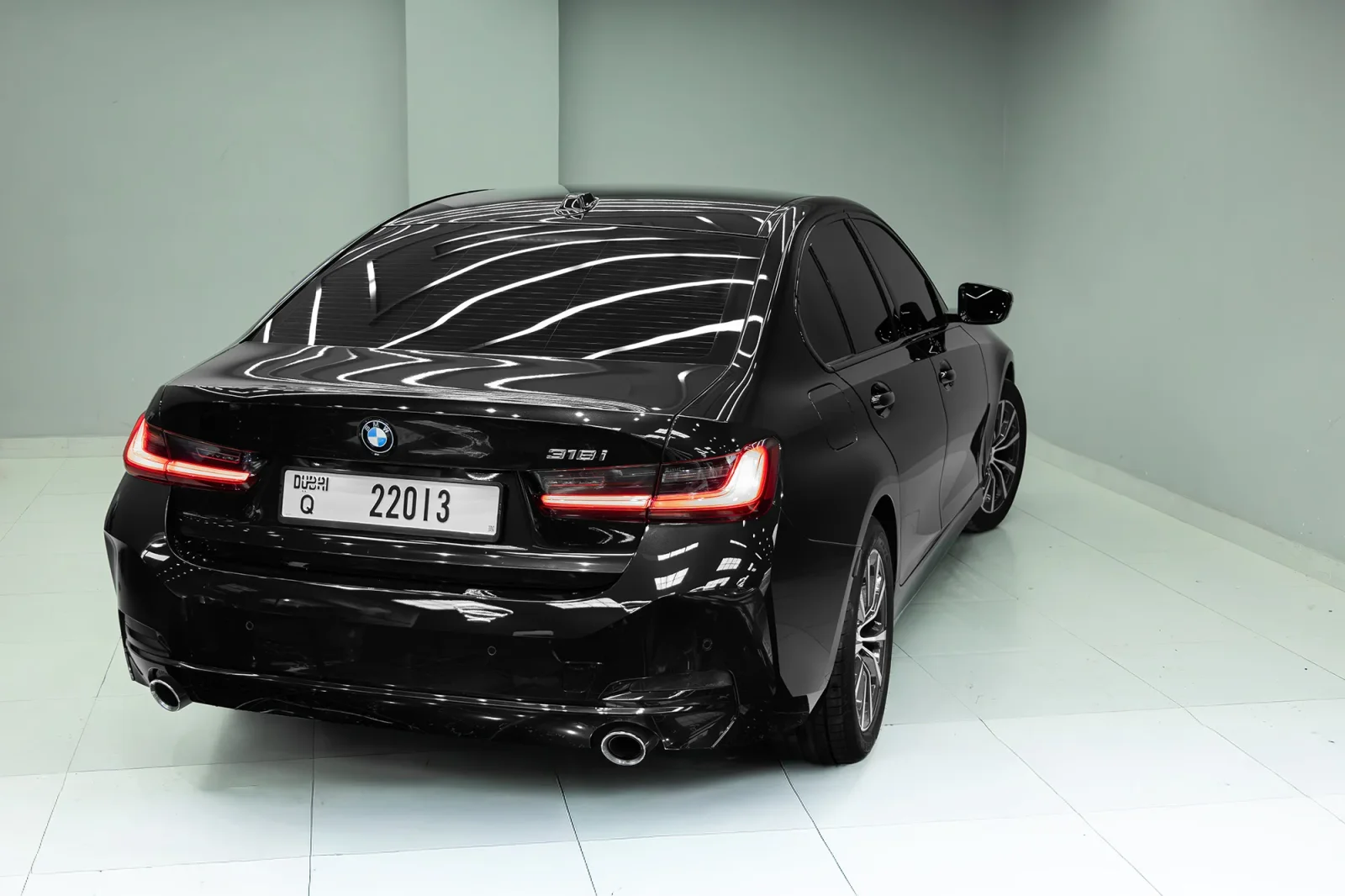 Loyer BMW 3-Series 318i Noir 2025 en Abou Dabi - 6 