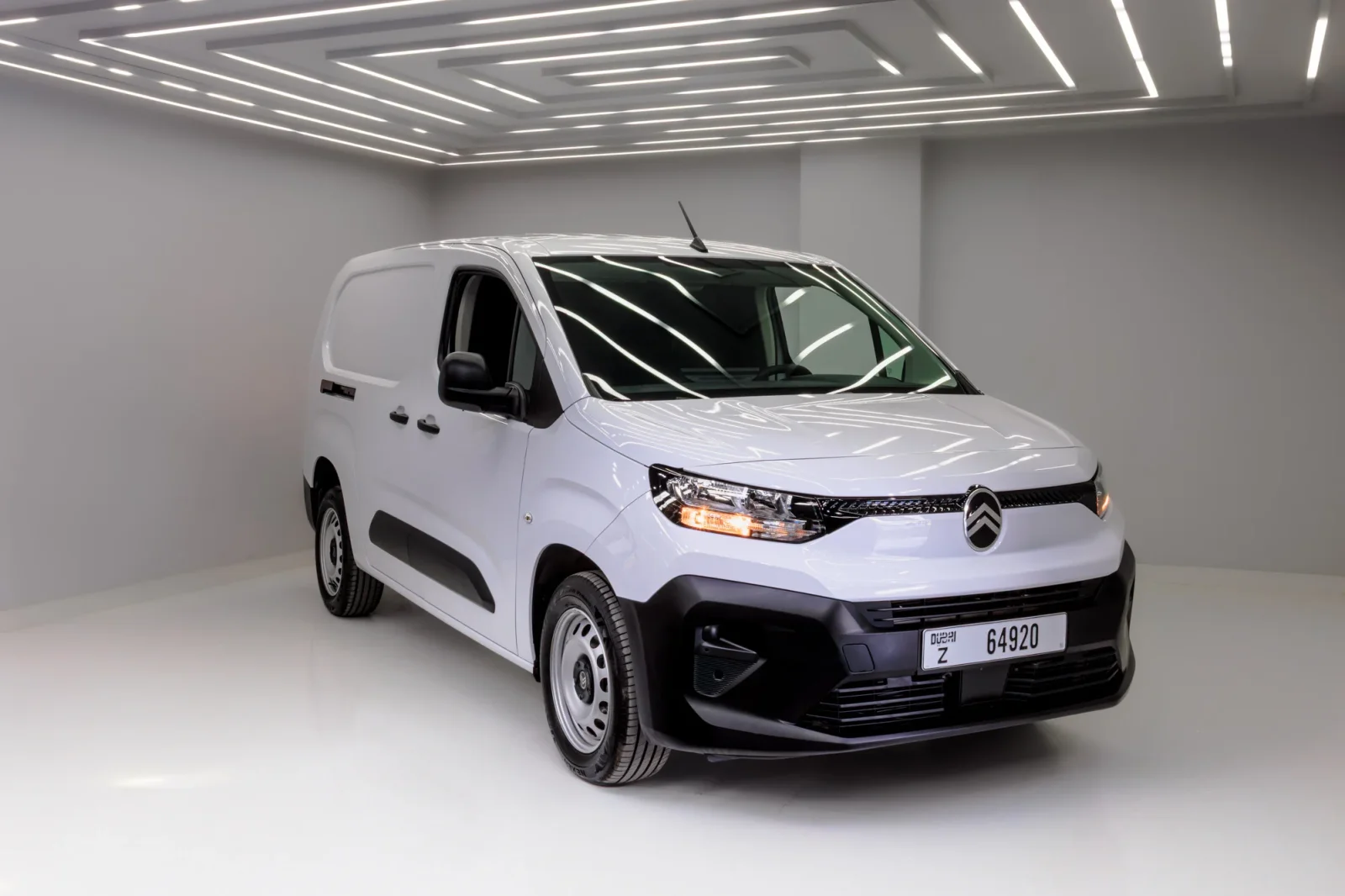 Loyer Citroen Berlingo Long Manual Blanc 2026 en Abou Dabi