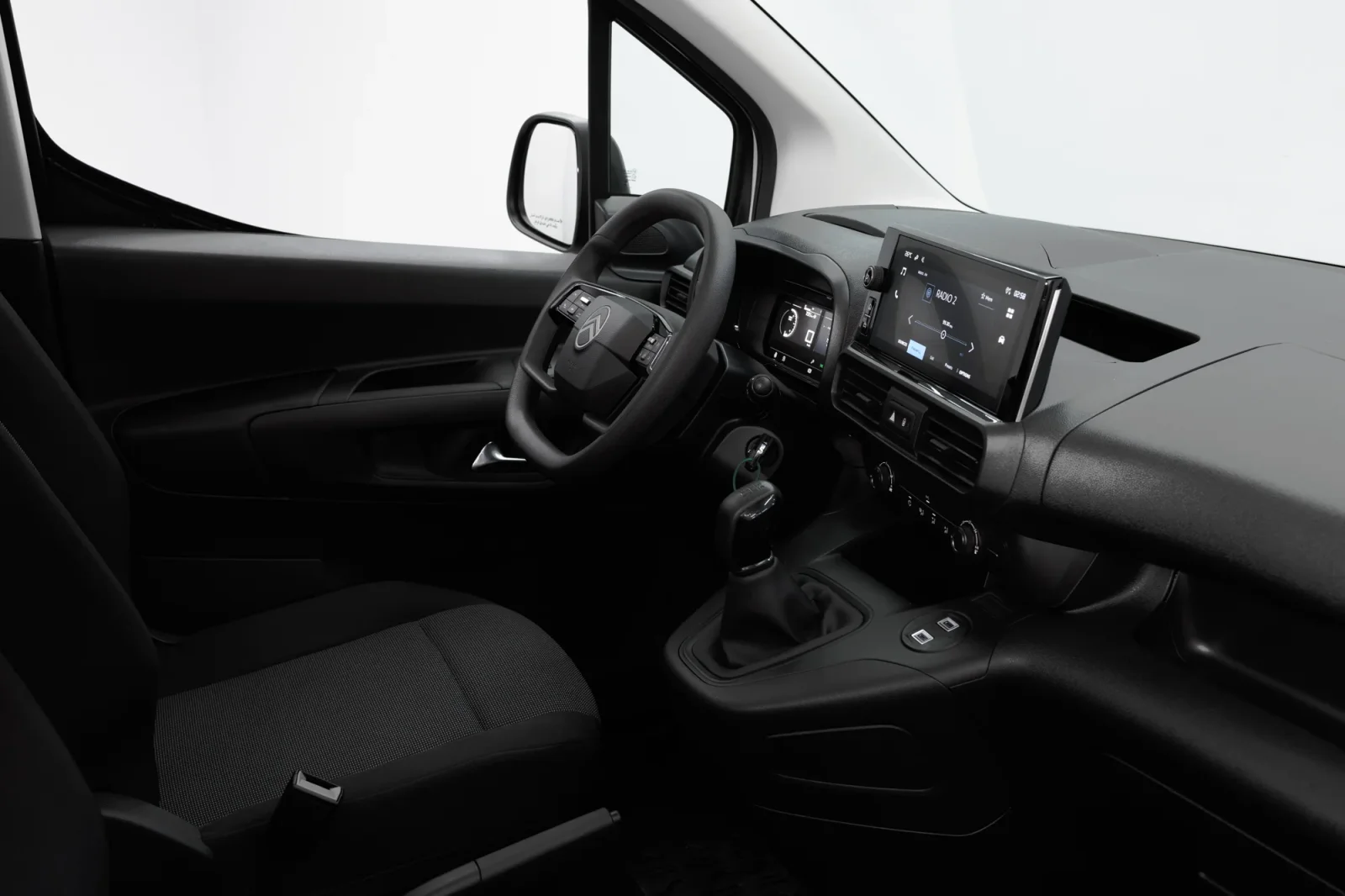 Loyer Citroen Berlingo Long Manual Blanc 2026 en Abou Dabi - 3 