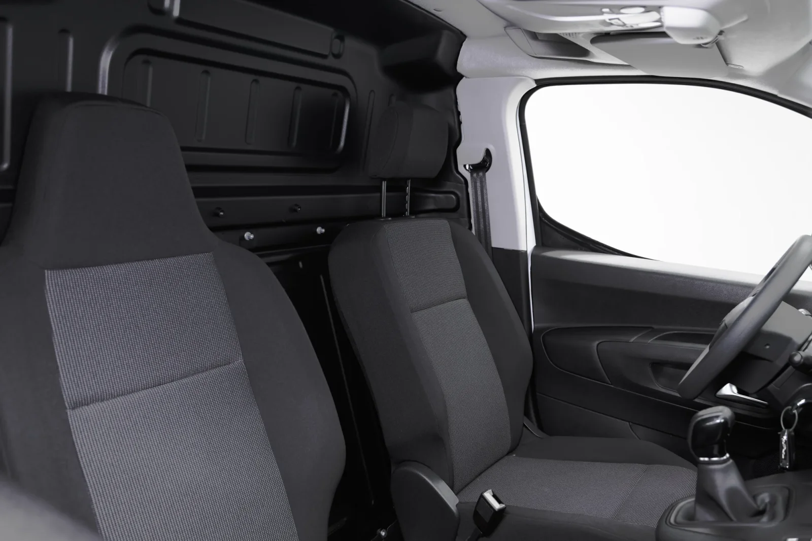 Loyer Citroen Berlingo Long Manual Blanc 2026 en Abou Dabi - 5 