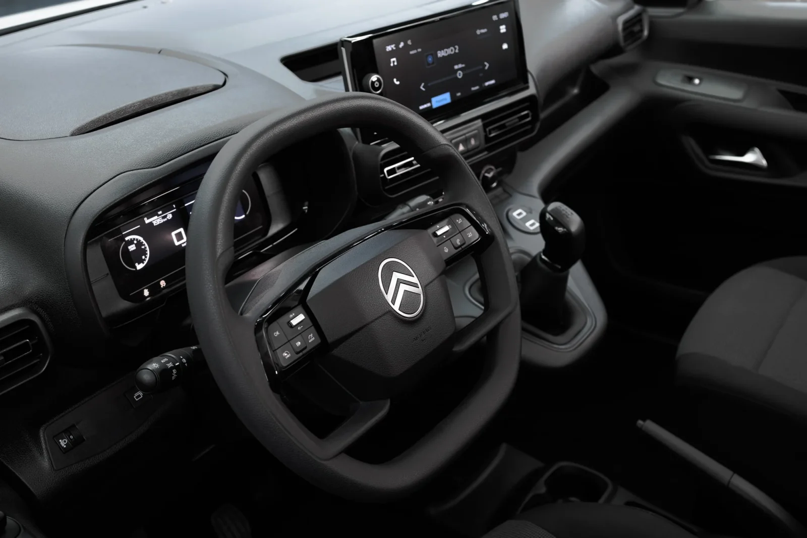 Loyer Citroen Berlingo Long Manual Blanc 2026 en Abou Dabi - 4 