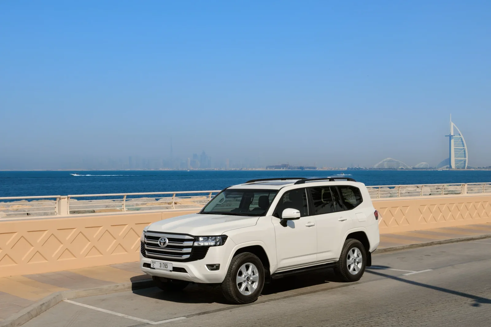 Miete Toyota Land Cruiser 300 Weiß 2025 in der Abu Dhabi - 2 