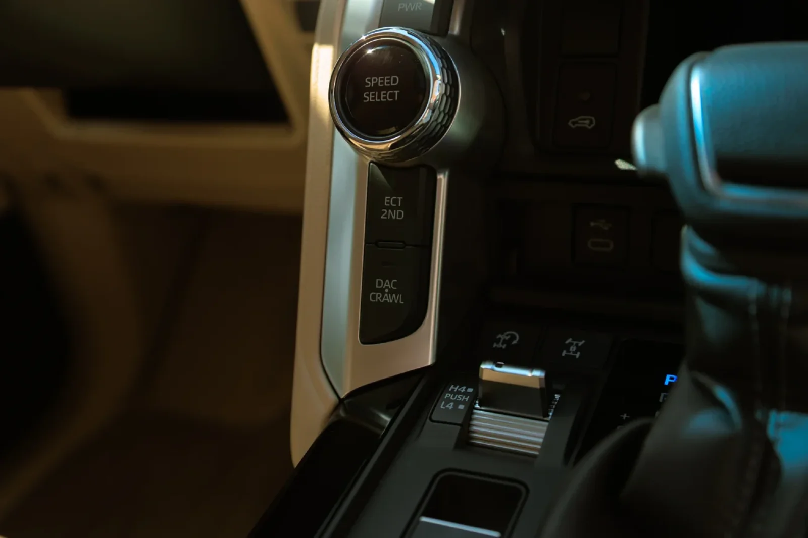 Miete Toyota Land Cruiser 300 Weiß 2025 in der Abu Dhabi - 6 