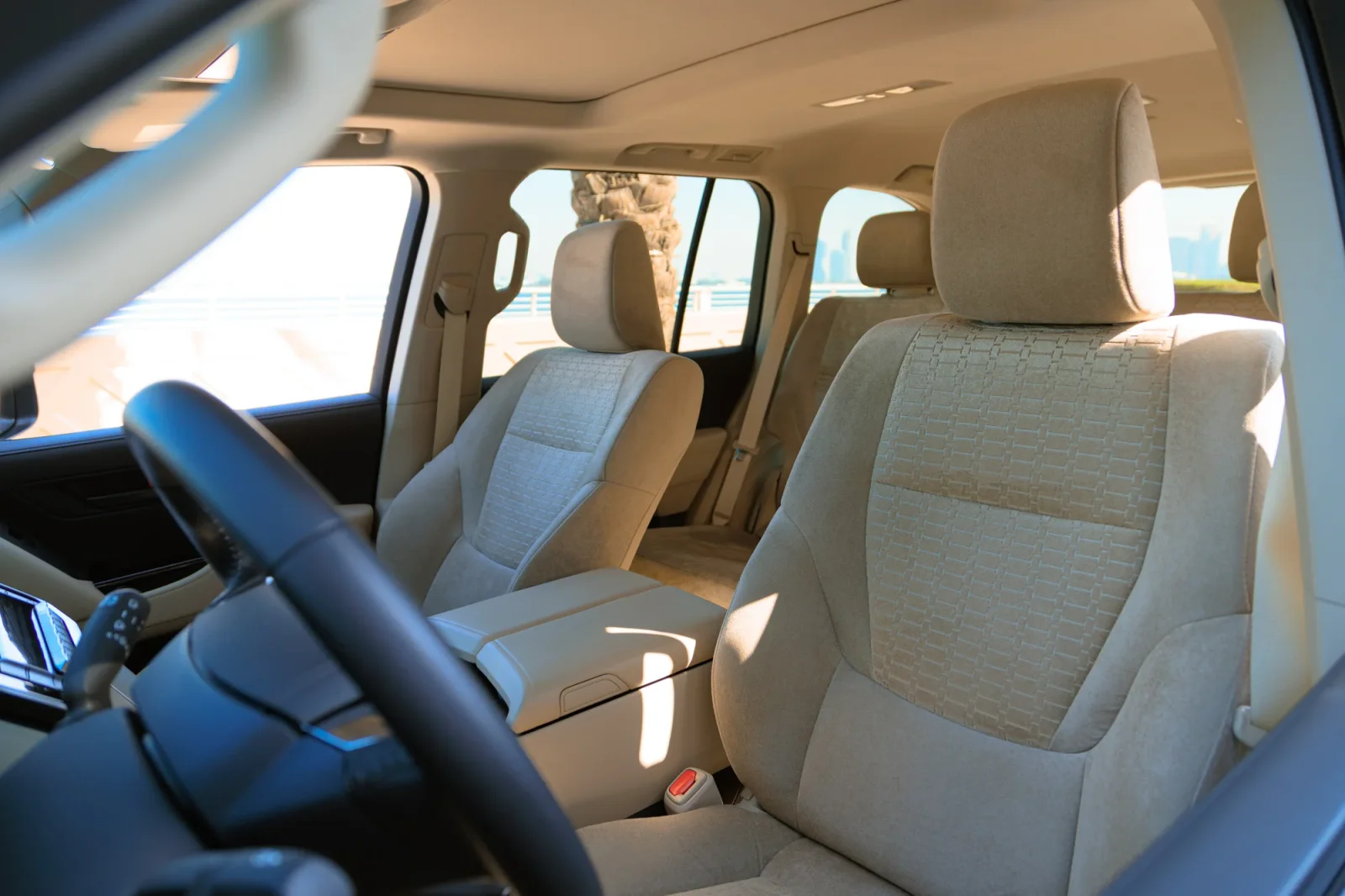 Miete Toyota Land Cruiser 300 Weiß 2025 in der Abu Dhabi - 4 