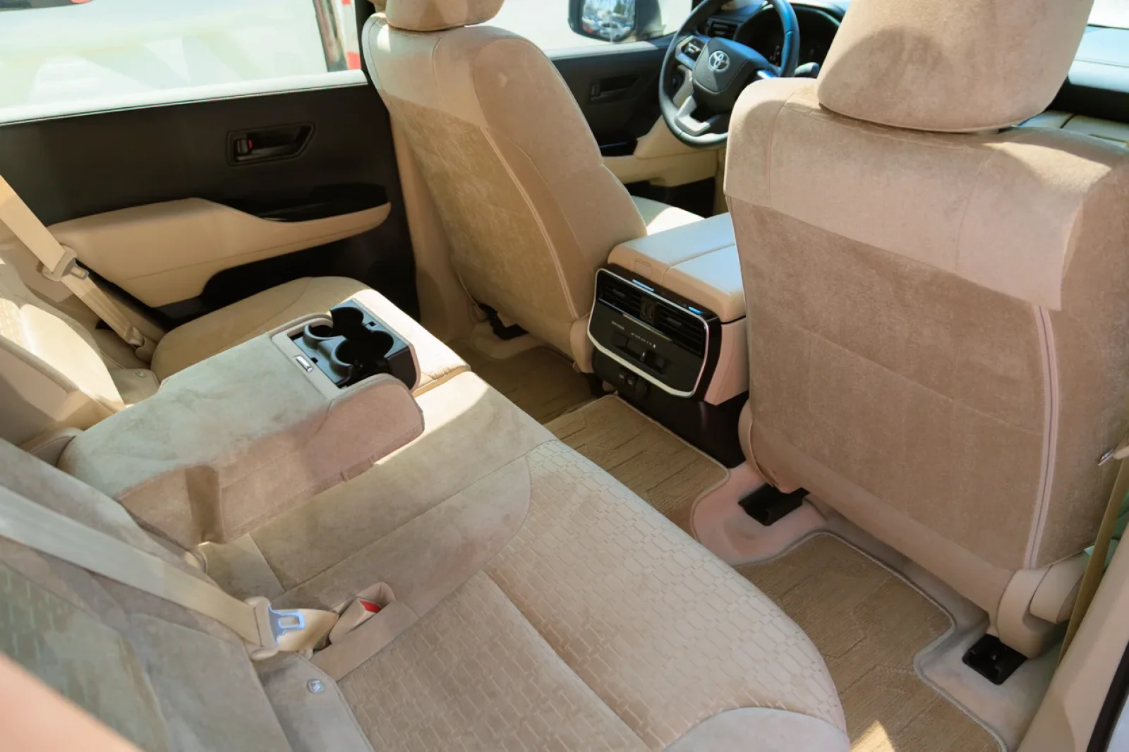 Miete Toyota Land Cruiser 300 Weiß 2025 in der Abu Dhabi - 11 