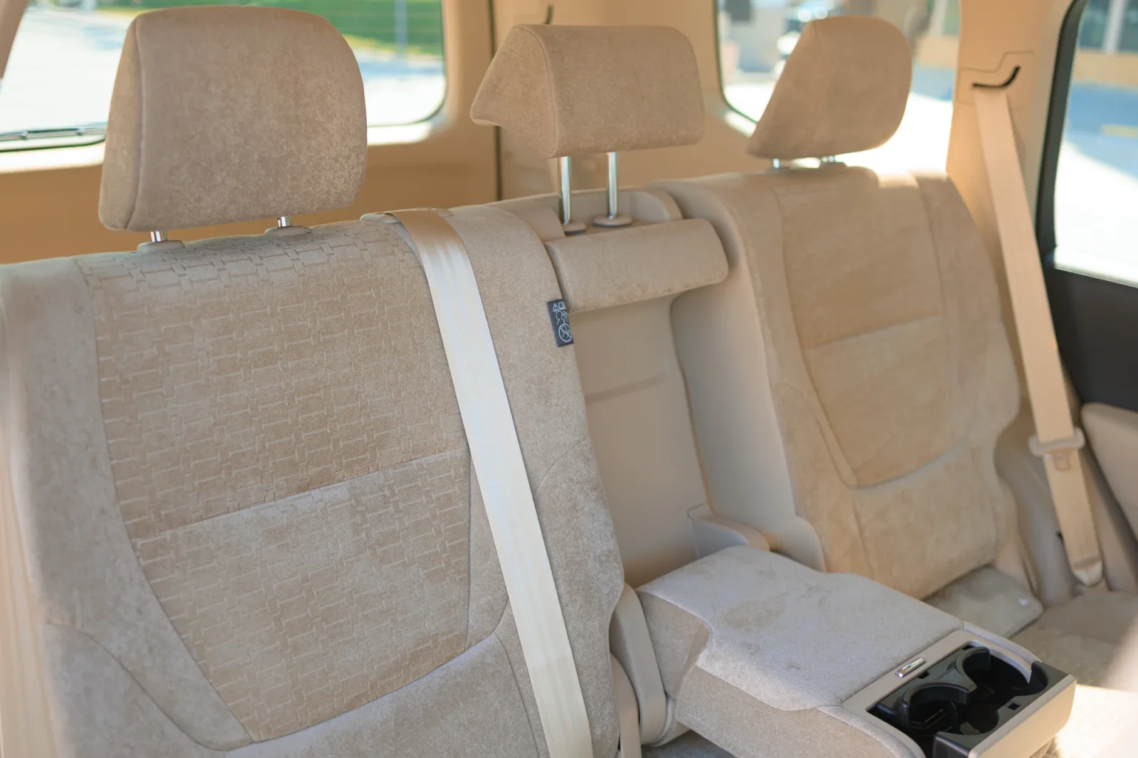 Miete Toyota Land Cruiser 300 Weiß 2025 in der Abu Dhabi - 7 