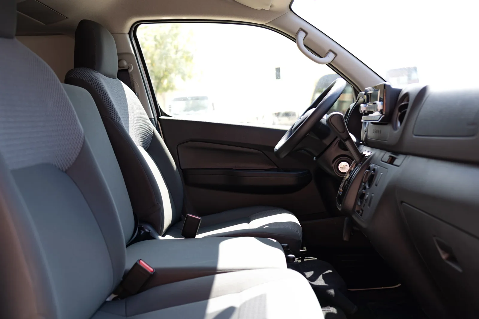 Loyer Nissan Urvan  Blanc 2026 en Abou Dabi - 3 