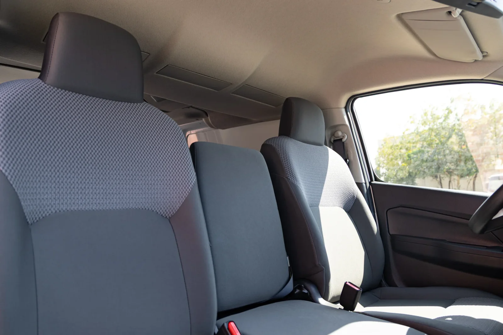 Loyer Nissan Urvan  Blanc 2026 en Abou Dabi - 4 