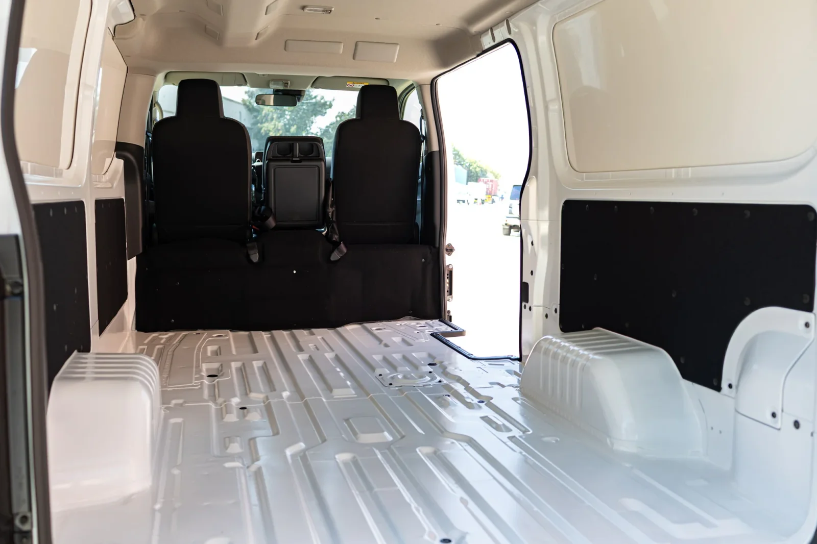 Loyer Nissan Urvan  Blanc 2026 en Abou Dabi - 6 