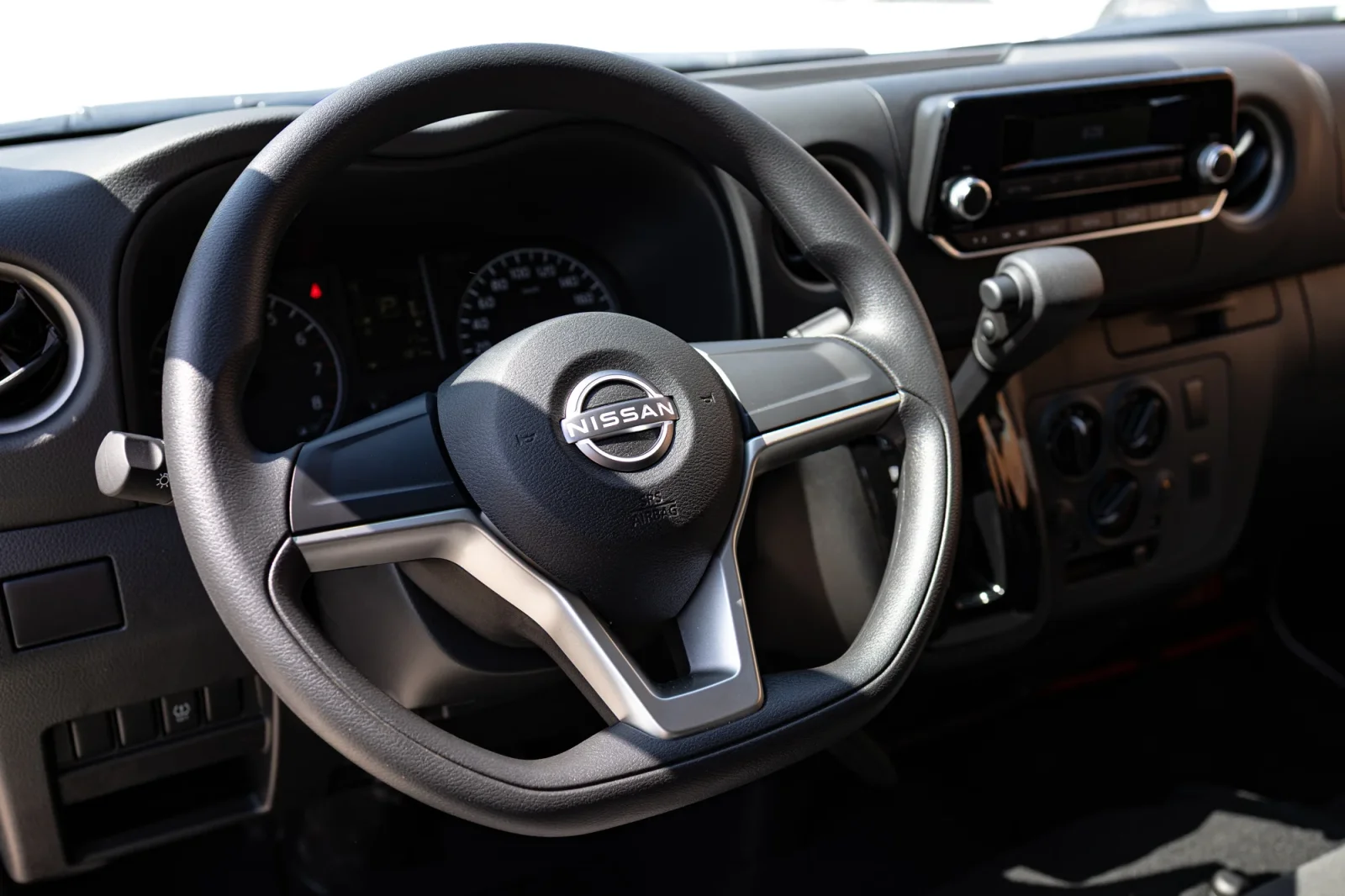 Loyer Nissan Urvan  Blanc 2026 en Abou Dabi - 5 