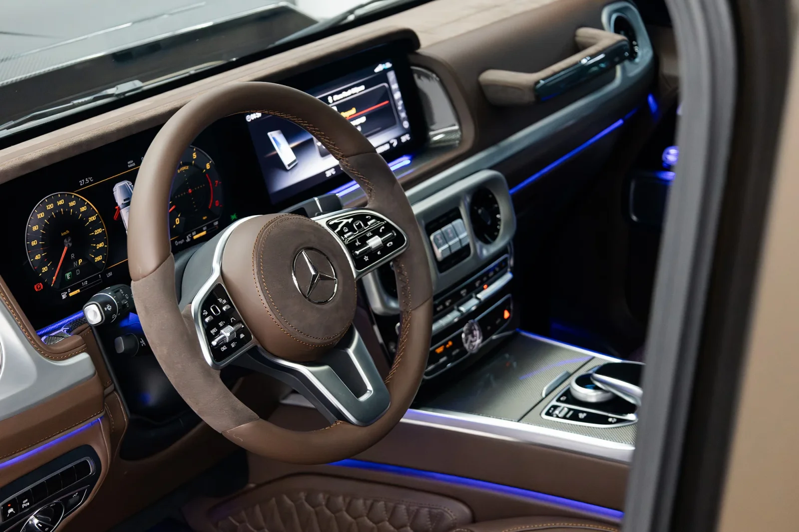 Loyer Mercedes-Benz G-Class Brabus 800 Carbon Kit  Vert 2022 en Abou Dabi - 2 