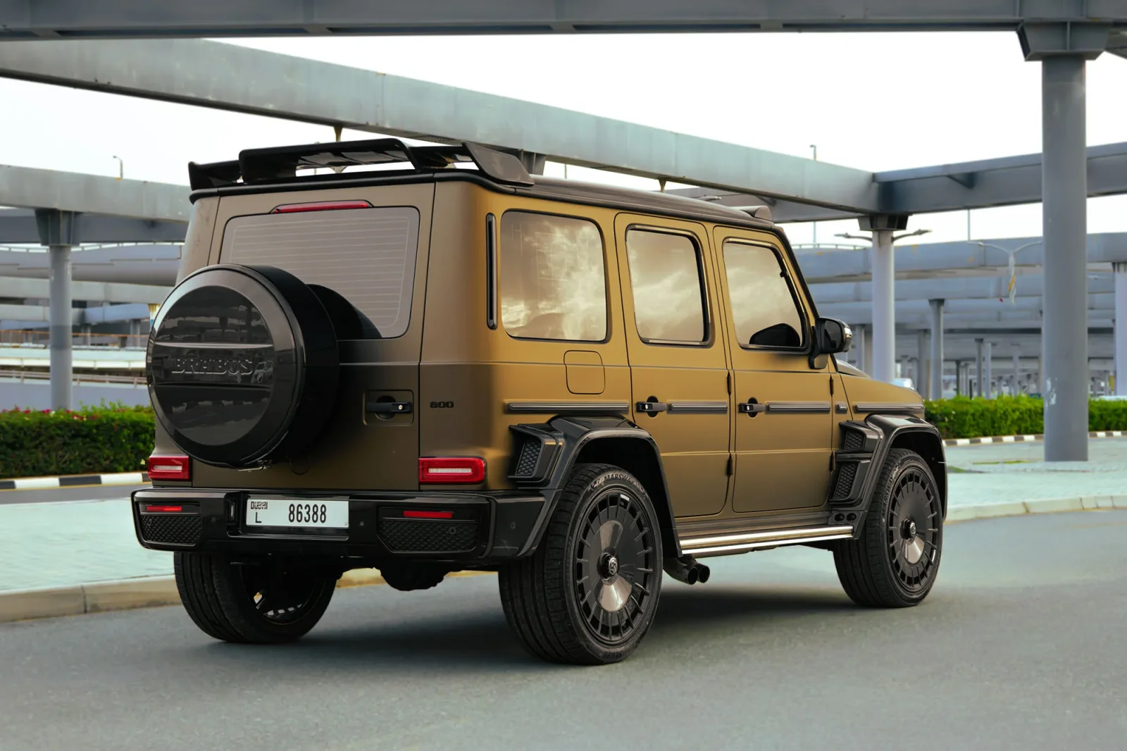 Huren Mercedes-Benz G-Class Brabus 800 Carbon Kit  Geel 2022 in Abu Dhabi - 6 