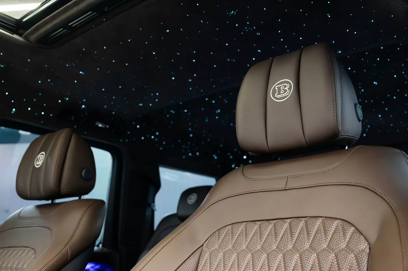 Loyer Mercedes-Benz G-Class Brabus 800 Carbon Kit  Vert 2022 en Abou Dabi - 3 