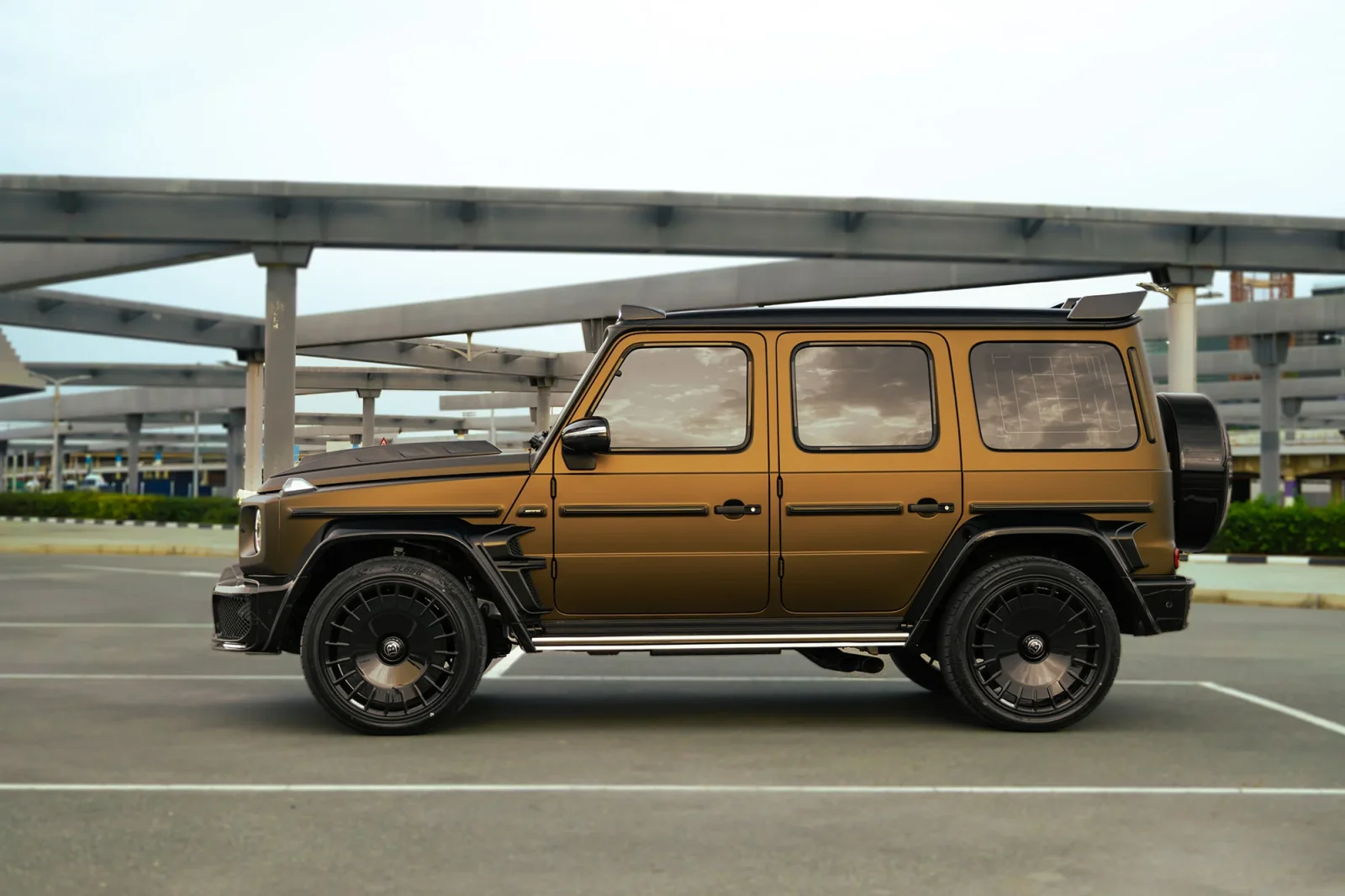 Huren Mercedes-Benz G-Class Brabus 800 Carbon Kit  Geel 2022 in Abu Dhabi - 7 