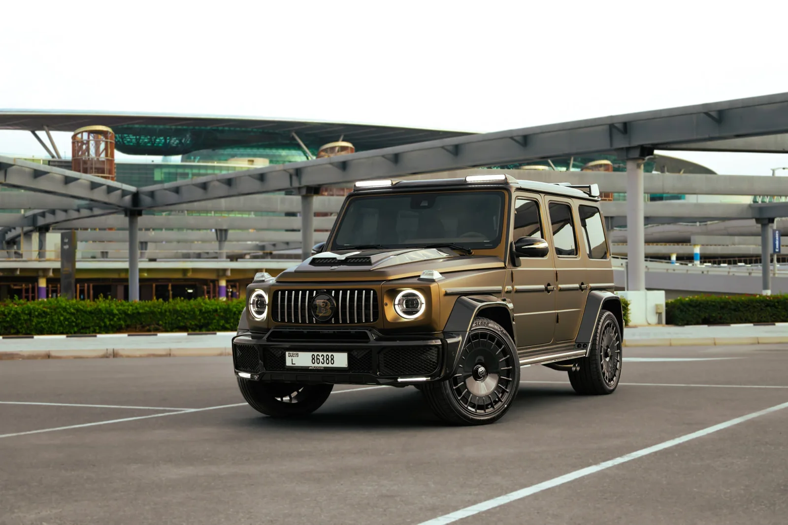 Huren Mercedes-Benz G-Class Brabus 800 Carbon Kit  Geel 2022 in Abu Dhabi