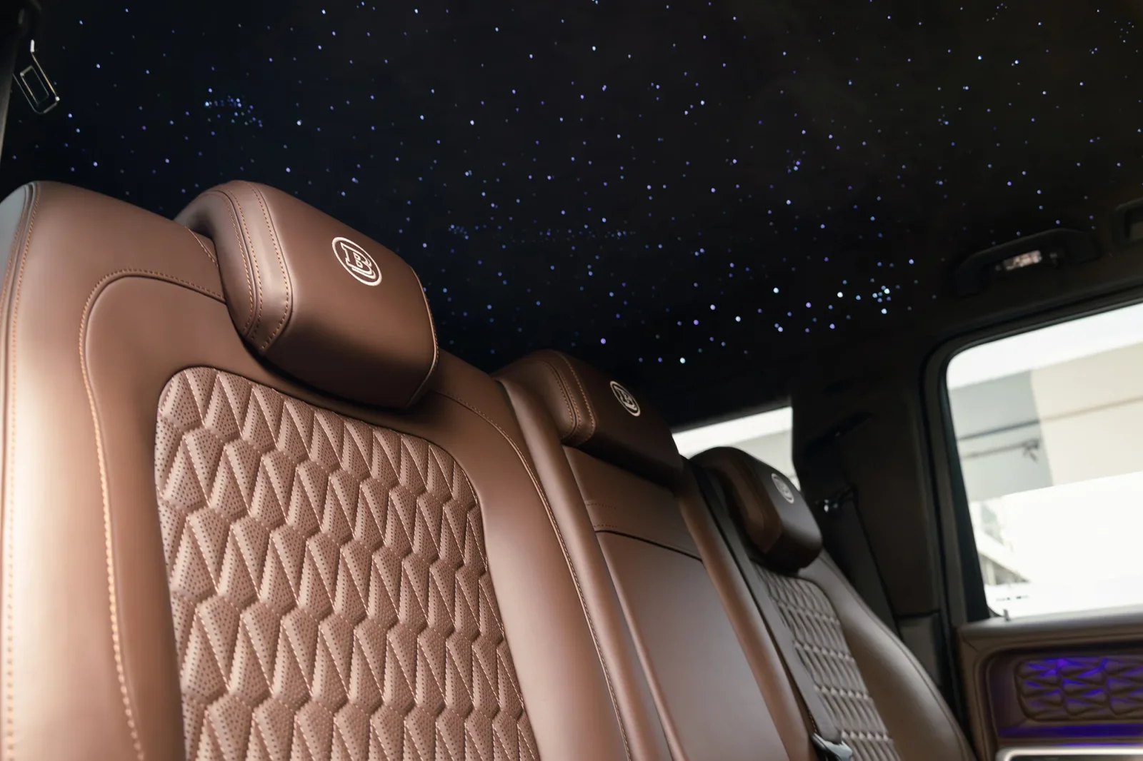 Huren Mercedes-Benz G-Class Brabus 800 Carbon Kit  Geel 2022 in Abu Dhabi - 5 