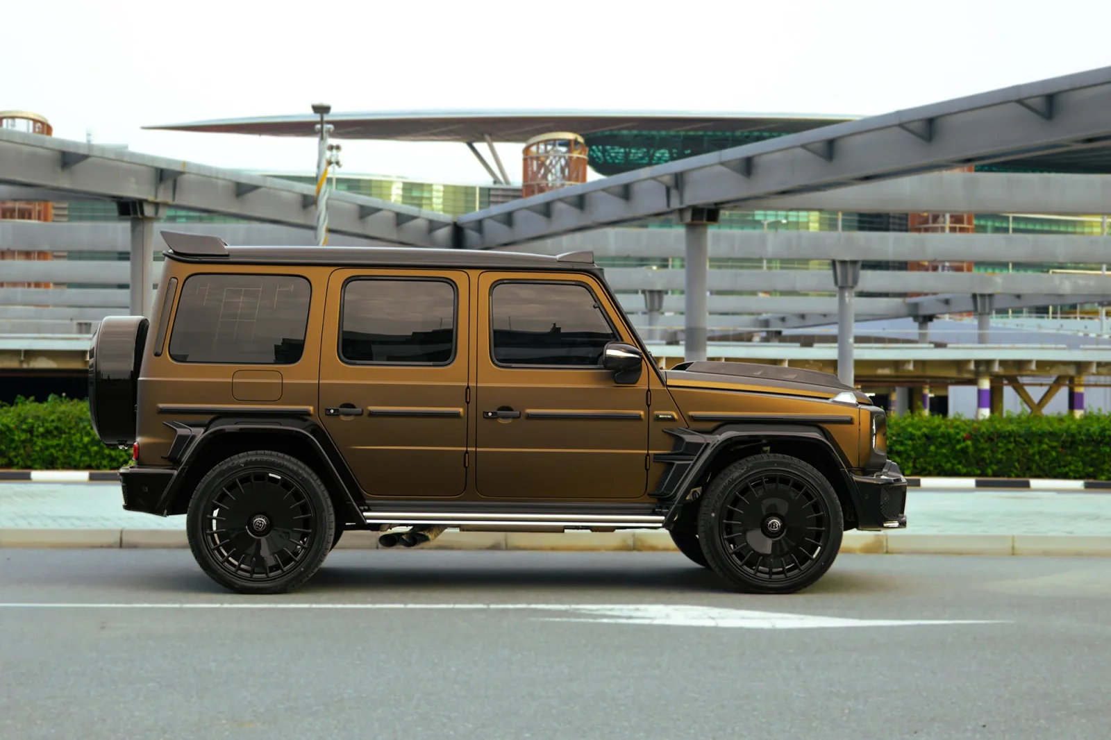 Huren Mercedes-Benz G-Class Brabus 800 Carbon Kit  Geel 2022 in Abu Dhabi - 9 