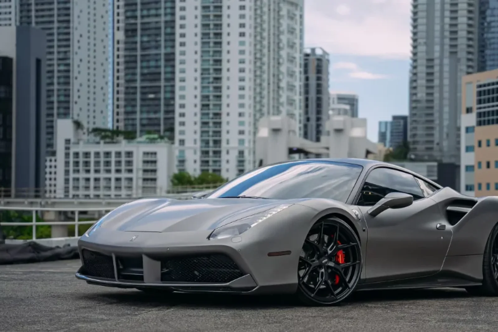 Affitto Ferrari 488 GTB  Grigio 2018 in Miami - 8 