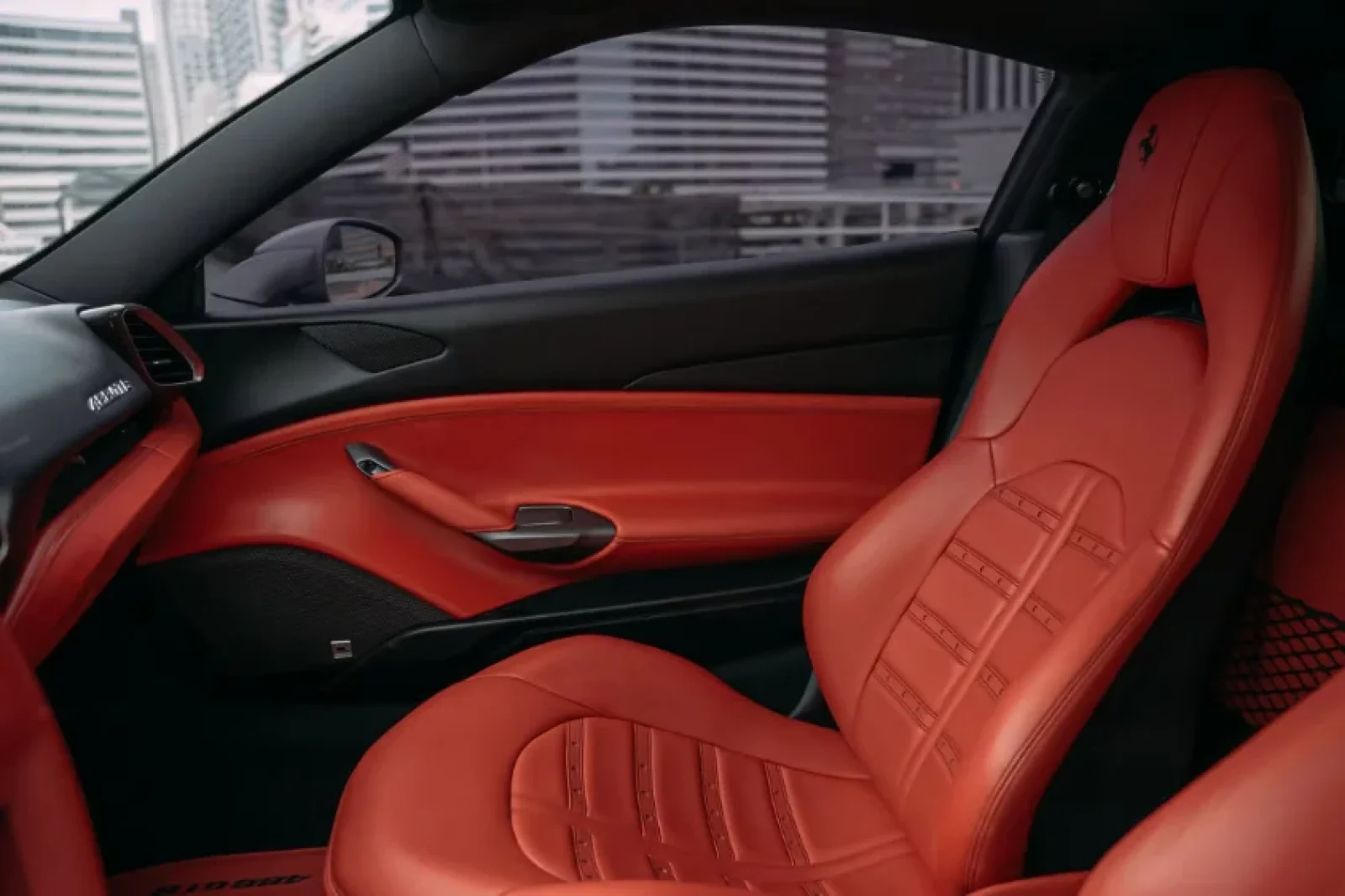 Affitto Ferrari 488 GTB  Grigio 2018 in Miami - 4 