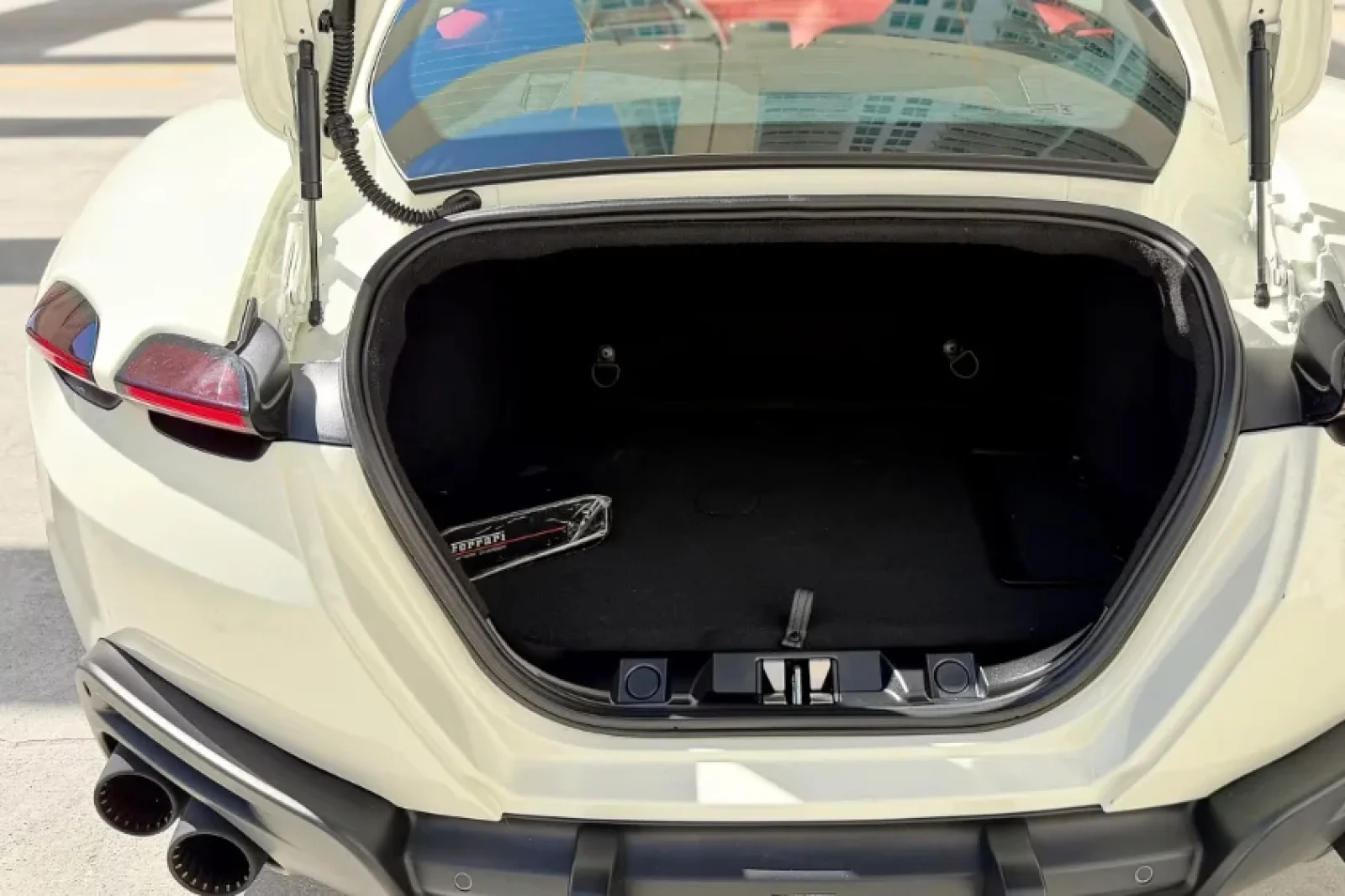 Affitto Ferrari Roma  Bianco 2025 in Miami - 15 