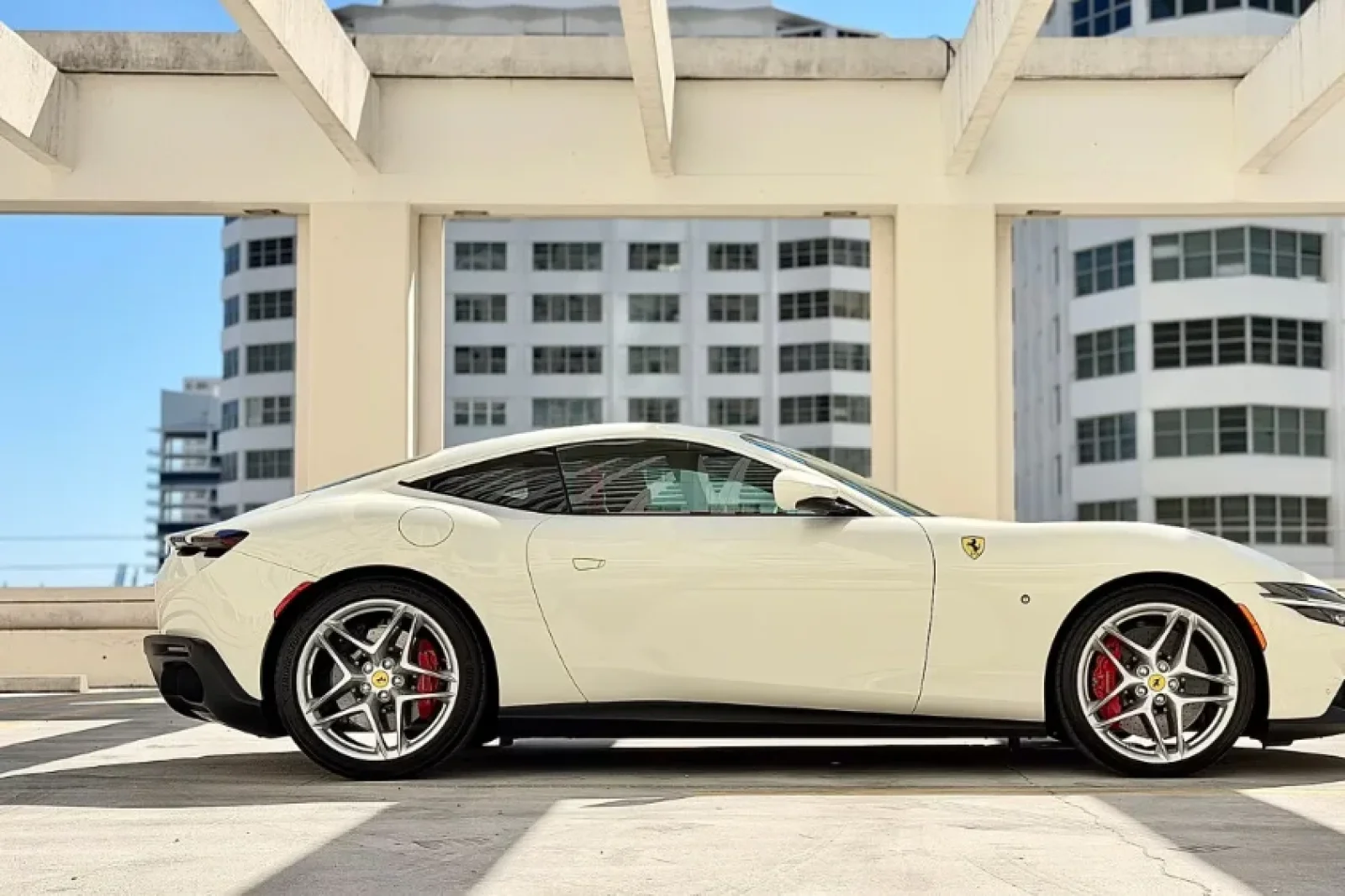 Affitto Ferrari Roma  Bianco 2025 in Miami - 11 