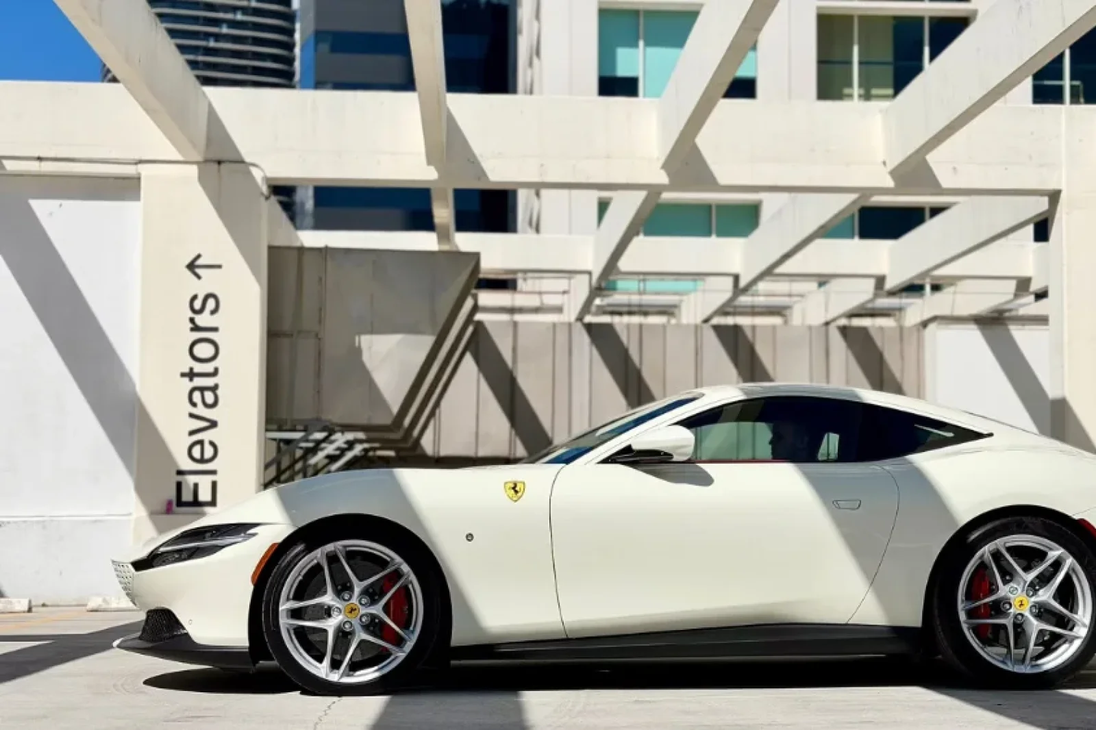Affitto Ferrari Roma  Bianco 2025 in Miami - 12 
