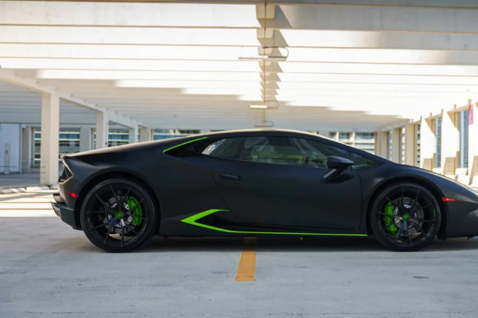 Miete Lamborghini Huracan  Schwarz 2019 in der Miami - 2 