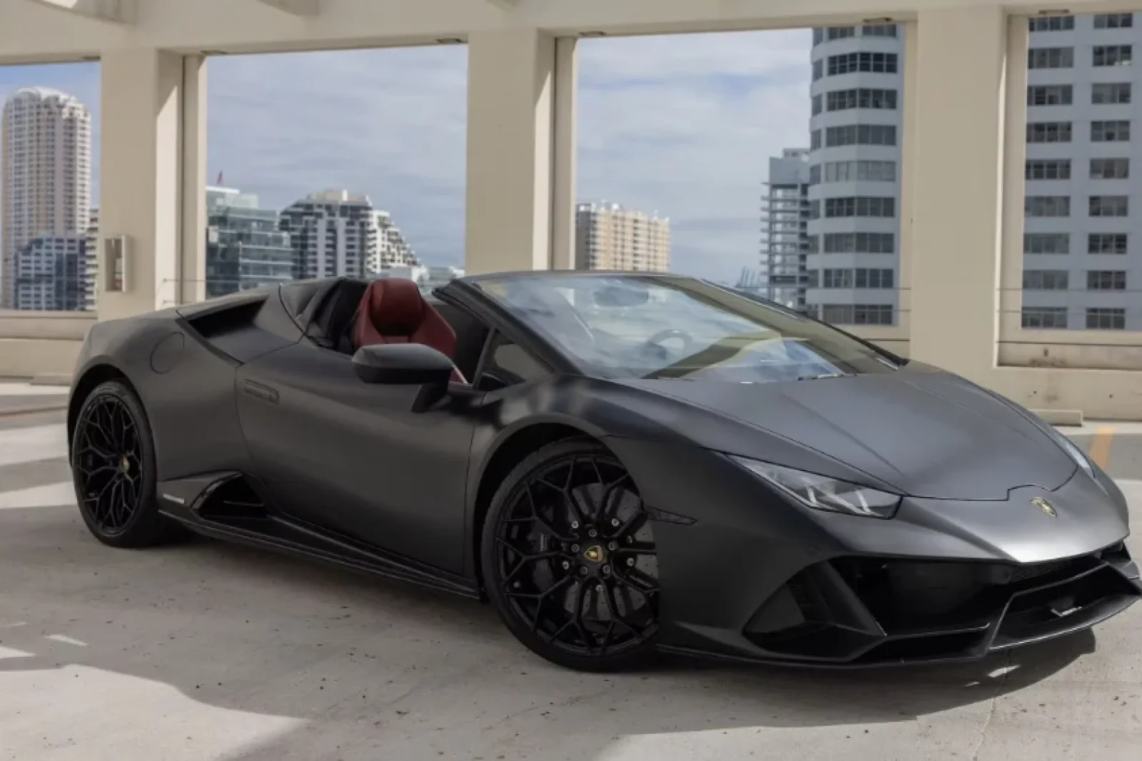 Miete Lamborghini Huracan EVO Schwarz 2025 in der Miami