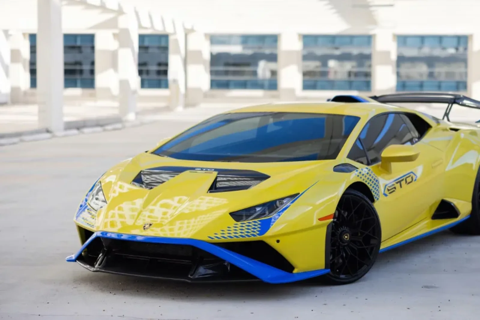 Affitto Lamborghini Huracan STO Giallo 2025 in Miami
