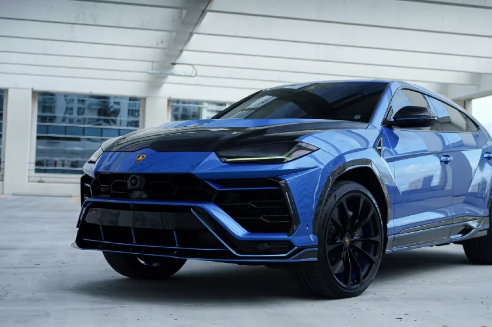 Loyer Lamborghini Urus  Bleu 2025 en Miami - 10 