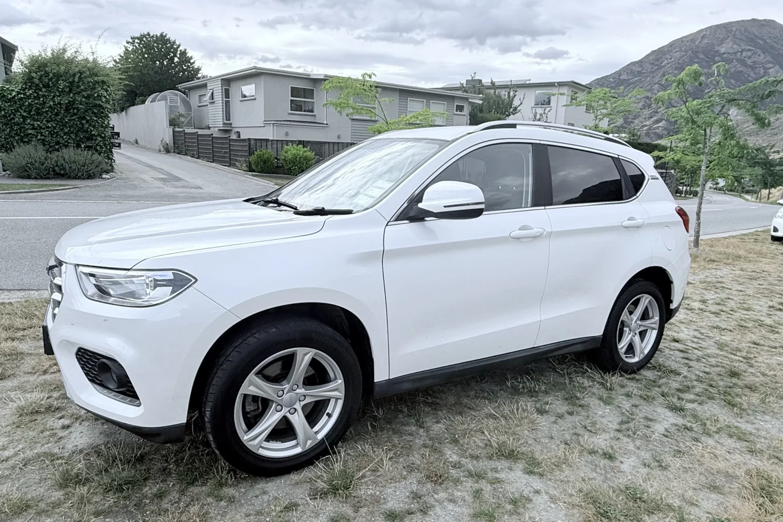 Rent Haval H6  White 2020 in Queenstown - 2 