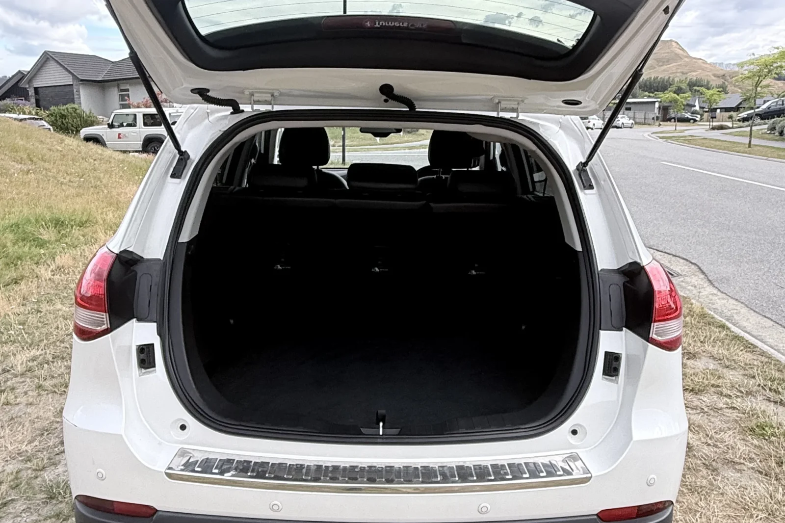 Rent Haval H6  White 2020 in Queenstown - 9 