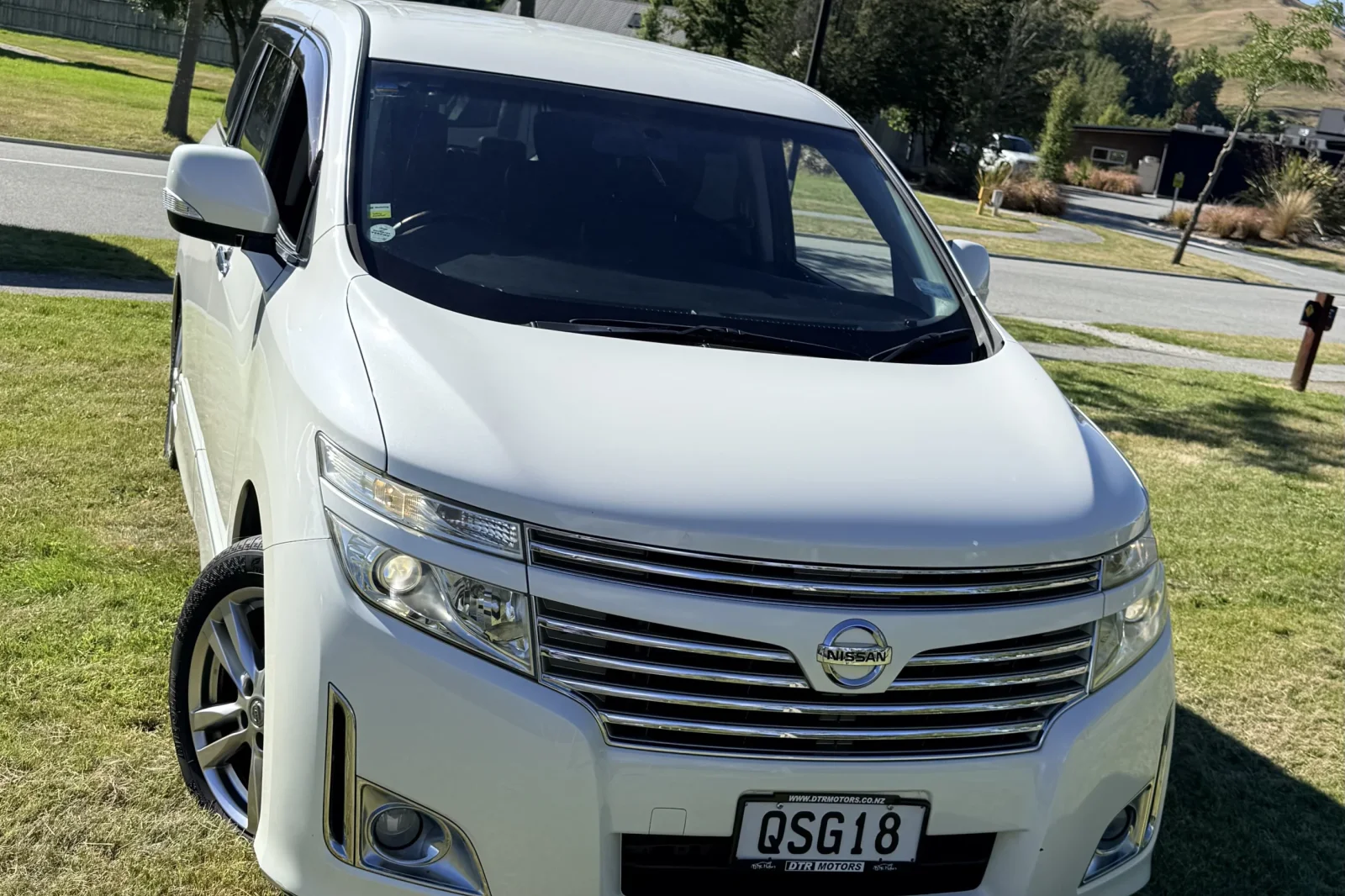 Rent Nissan Elgrand  White 2012 in Queenstown - 2 
