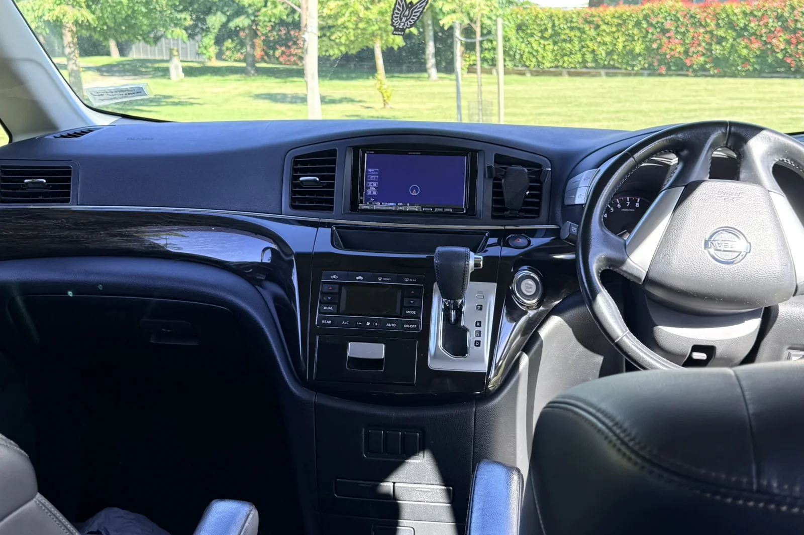 Rent Nissan Elgrand  White 2012 in Queenstown - 3 