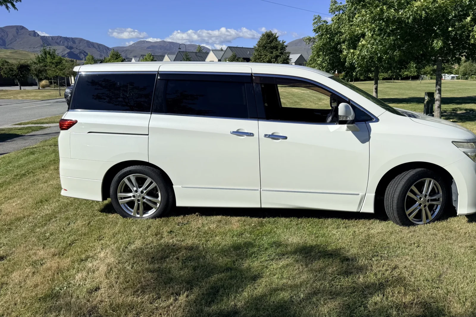 Rent Nissan Elgrand  White 2012 in Queenstown - 7 